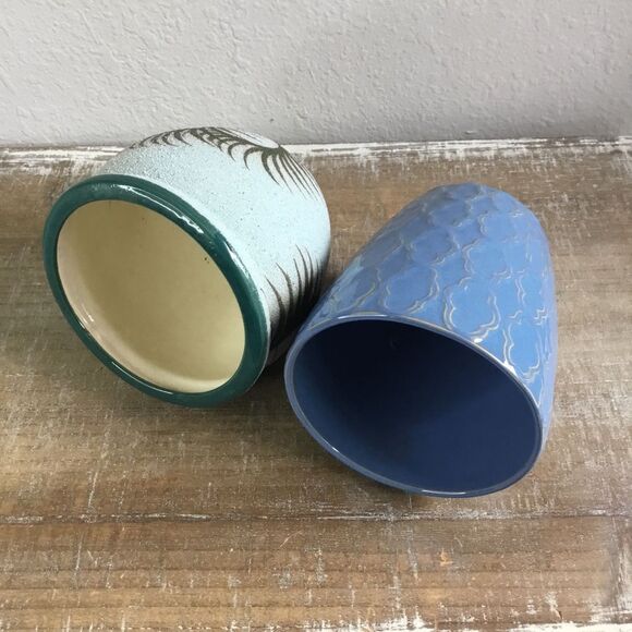 Planter bundle - blue quatrefoil pattern pot and green feather hand painted pot - Picture 4 of 5